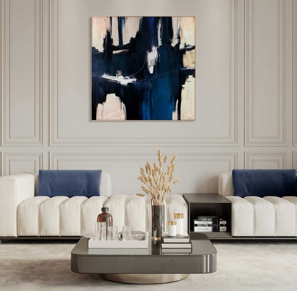 Tableau décoratif abstrait bleu et blanc au-dessus de canapés modernes. Loïc Gréaume, Bourg-Achard